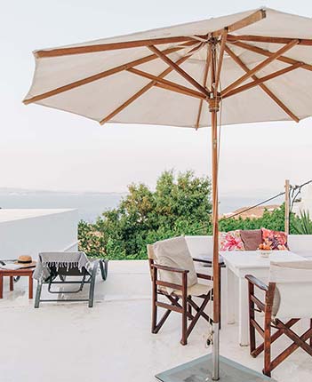 Αυλή με θέα στη θάλασσα