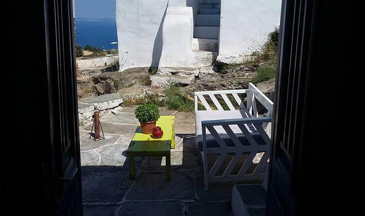 Η αυλή του διαμερίσματος Κελάρι