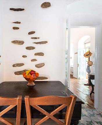 Τραπέζι φαγητού στο διαμέρισμα Σάλα