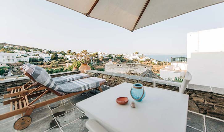 Αυλή με πανοραμική θέα