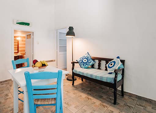 Το εσωτερικό του διαμερίσματος κουζίνα στη Σίφνο